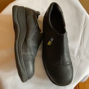 Mellow Walk Women’s Steel Toe-CSA Aproved Slip on Work Shoes Size 9